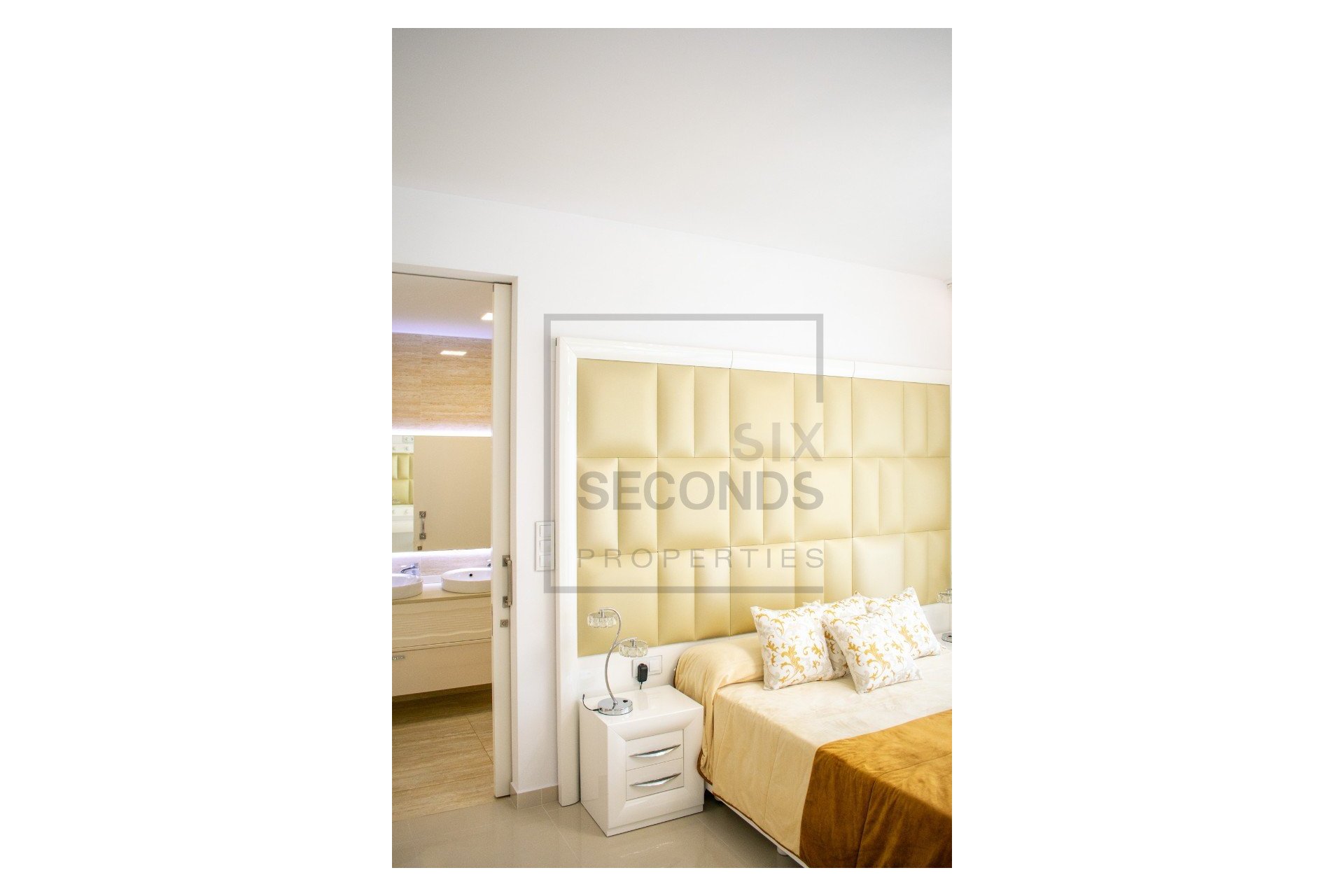 Resale - Villa -
San Miguel de Salinas - Urbanizaciones