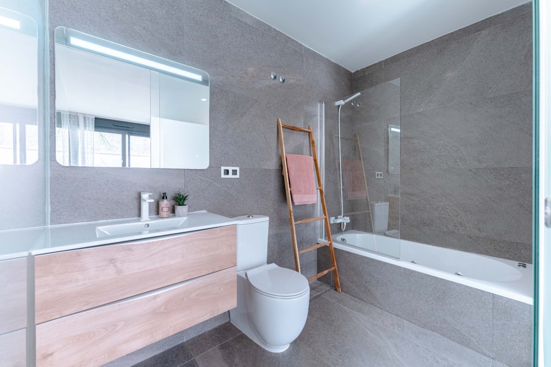 Resale - Villa -
San Miguel de Salinas