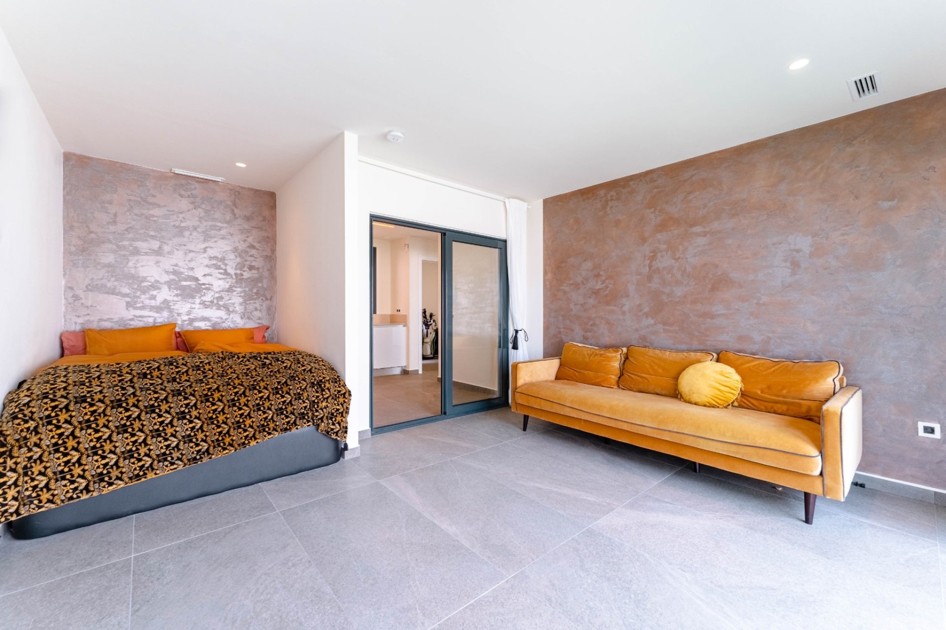 Resale - Villa -
San Miguel de Salinas