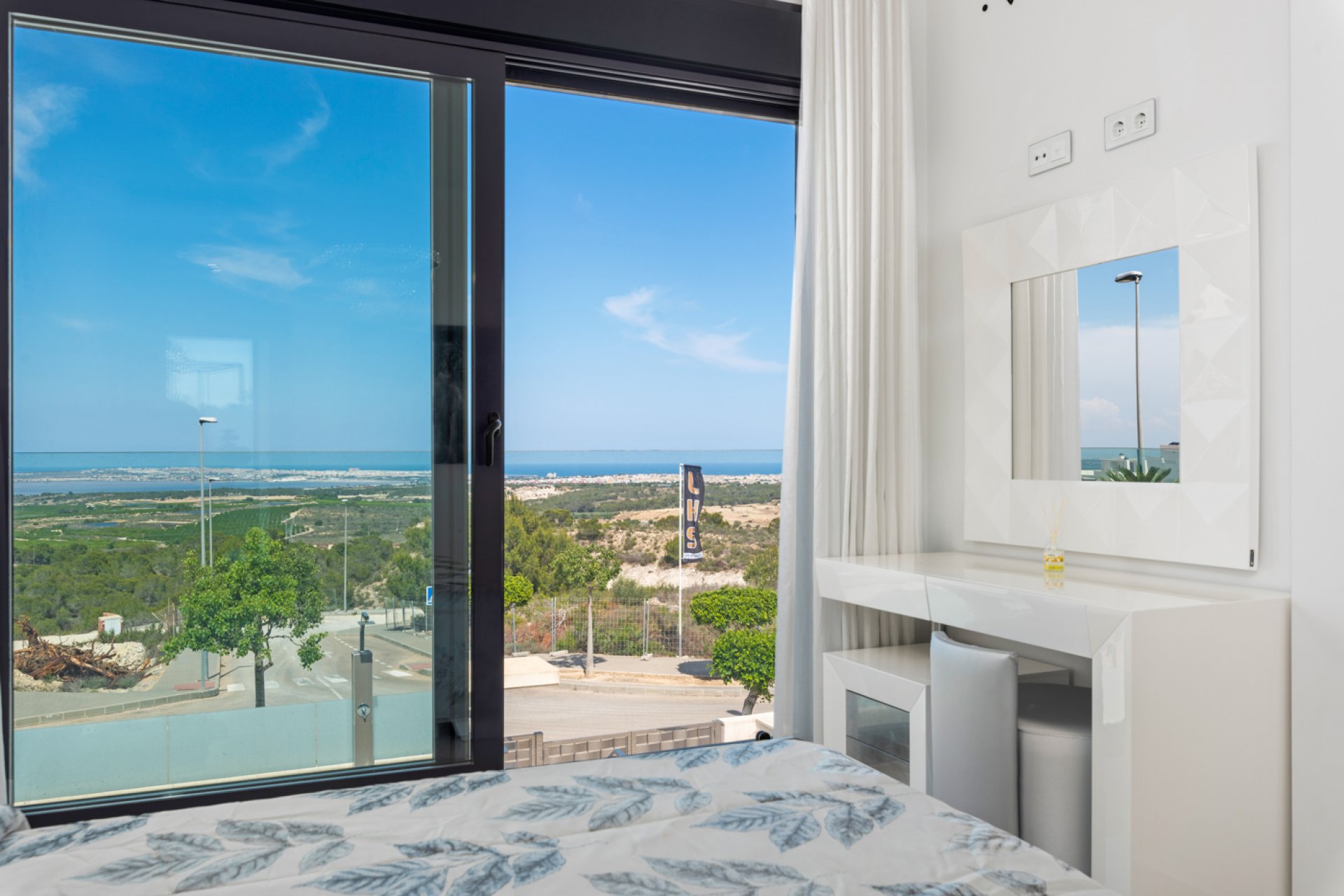 Resale - Villa -
San Miguel de Salinas