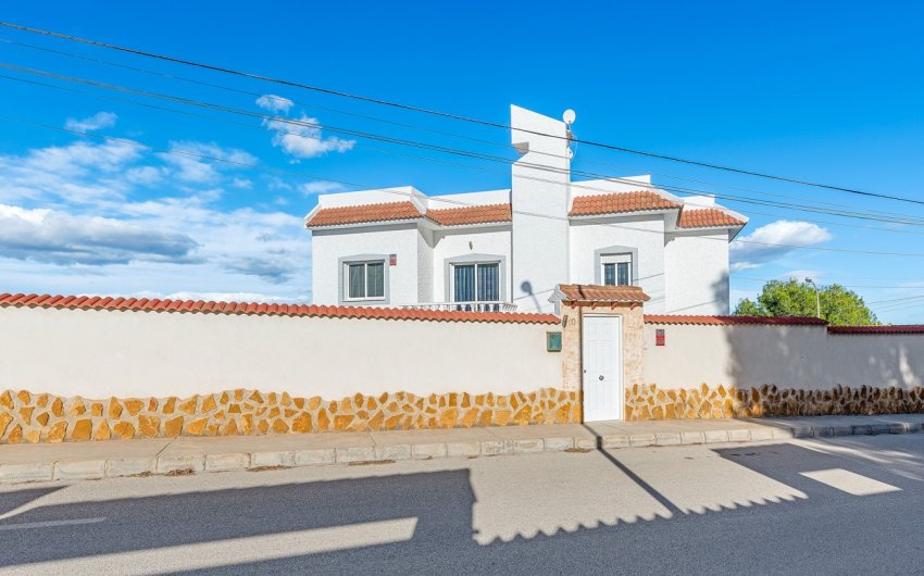 Resale - Villa -
San Miguel de Salinas