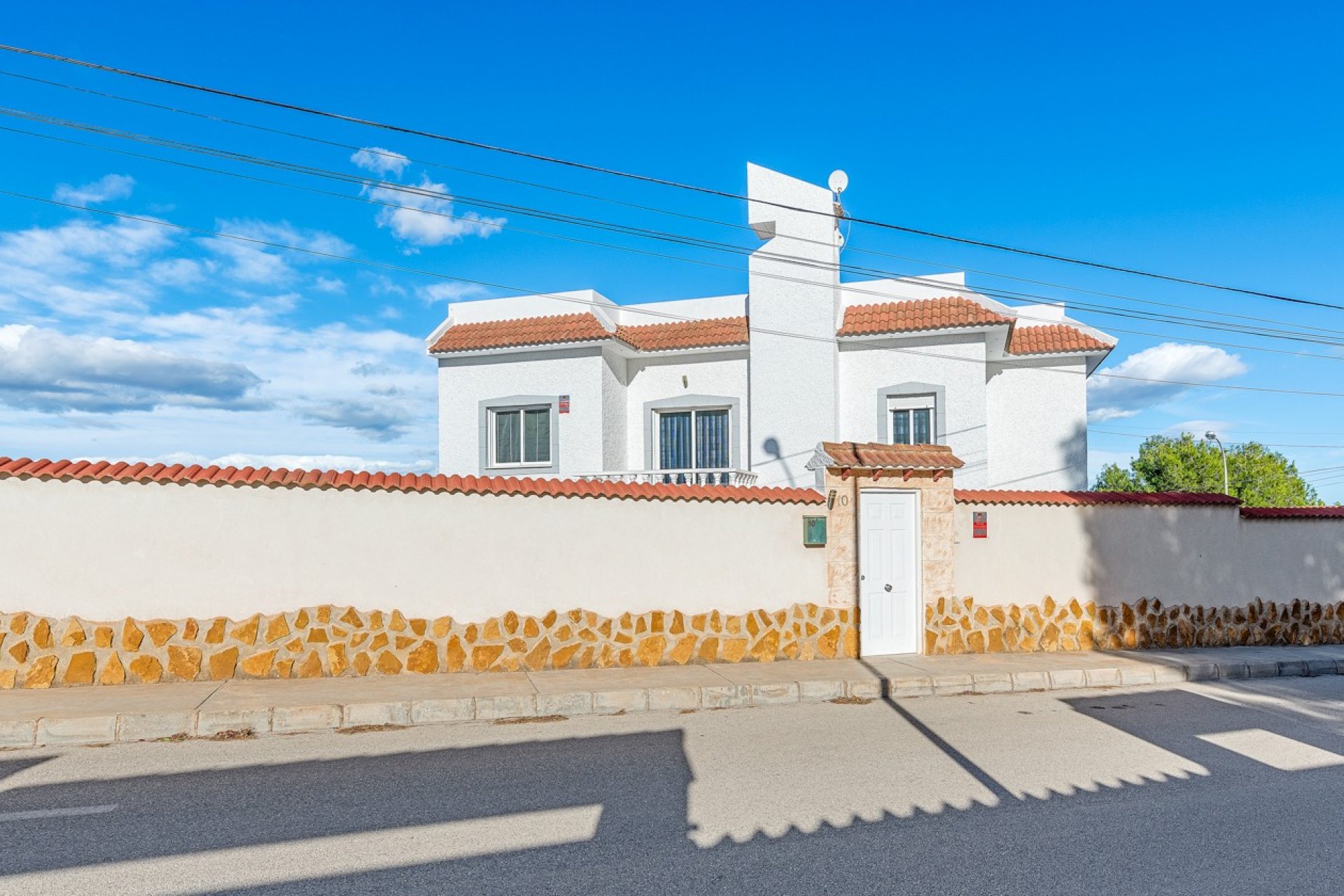 Resale - Villa -
San Miguel de Salinas