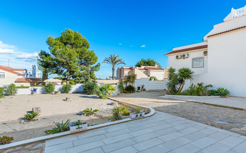 Resale - Villa -
San Miguel de Salinas