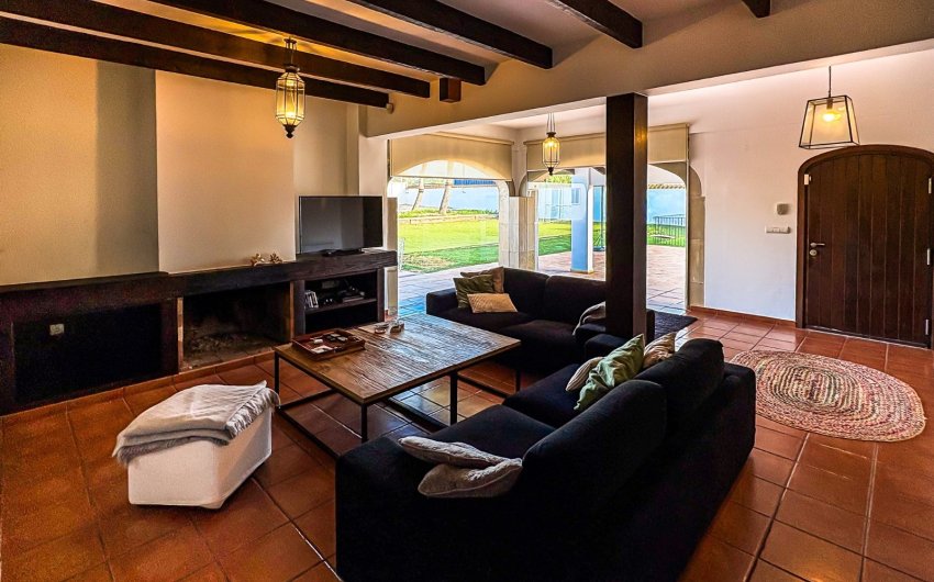 Resale - Villa -
Santa Pola - El Poble Llevanti