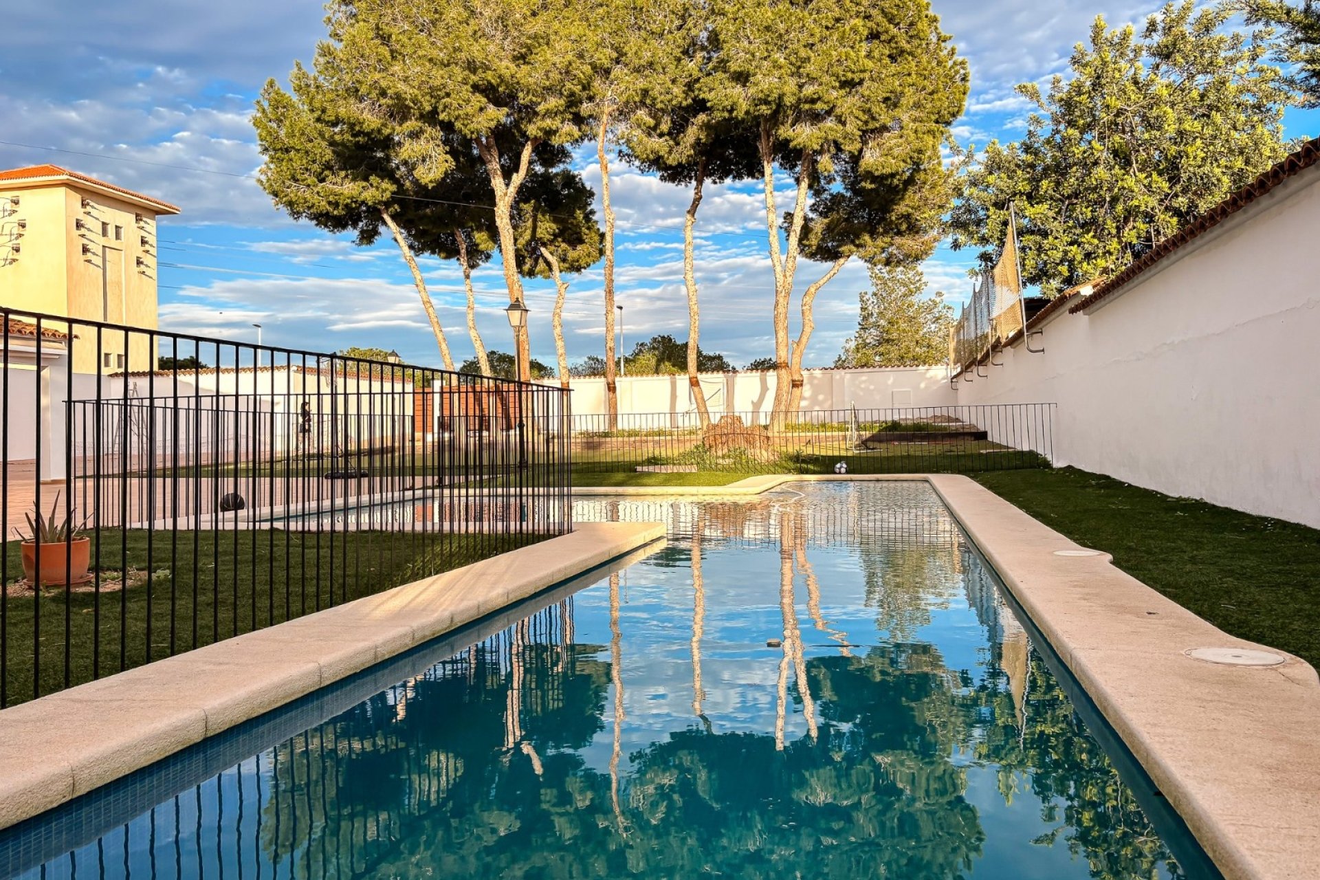 Resale - Villa -
Santa Pola - El Poble Llevanti