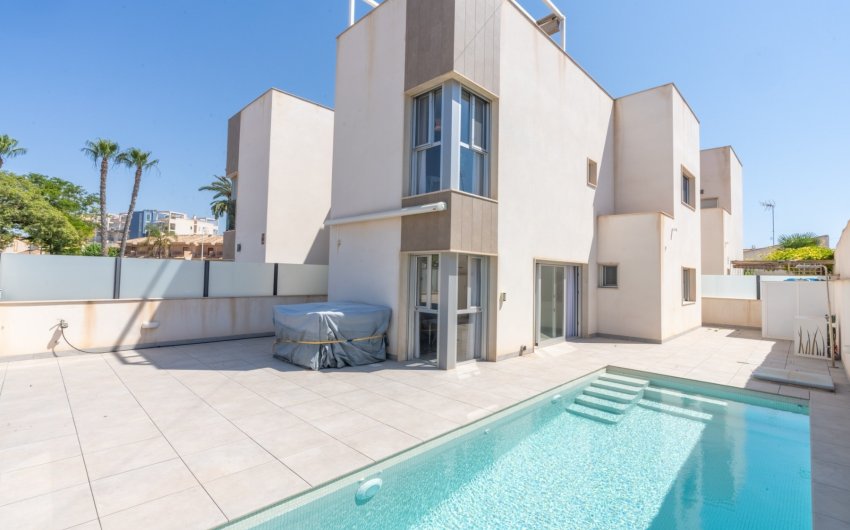 Resale - Villa -
Santiago de la Ribera - Zona de la playa
