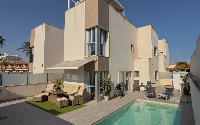 Resale - Villa -
Santiago de la Ribera - Zona de la playa