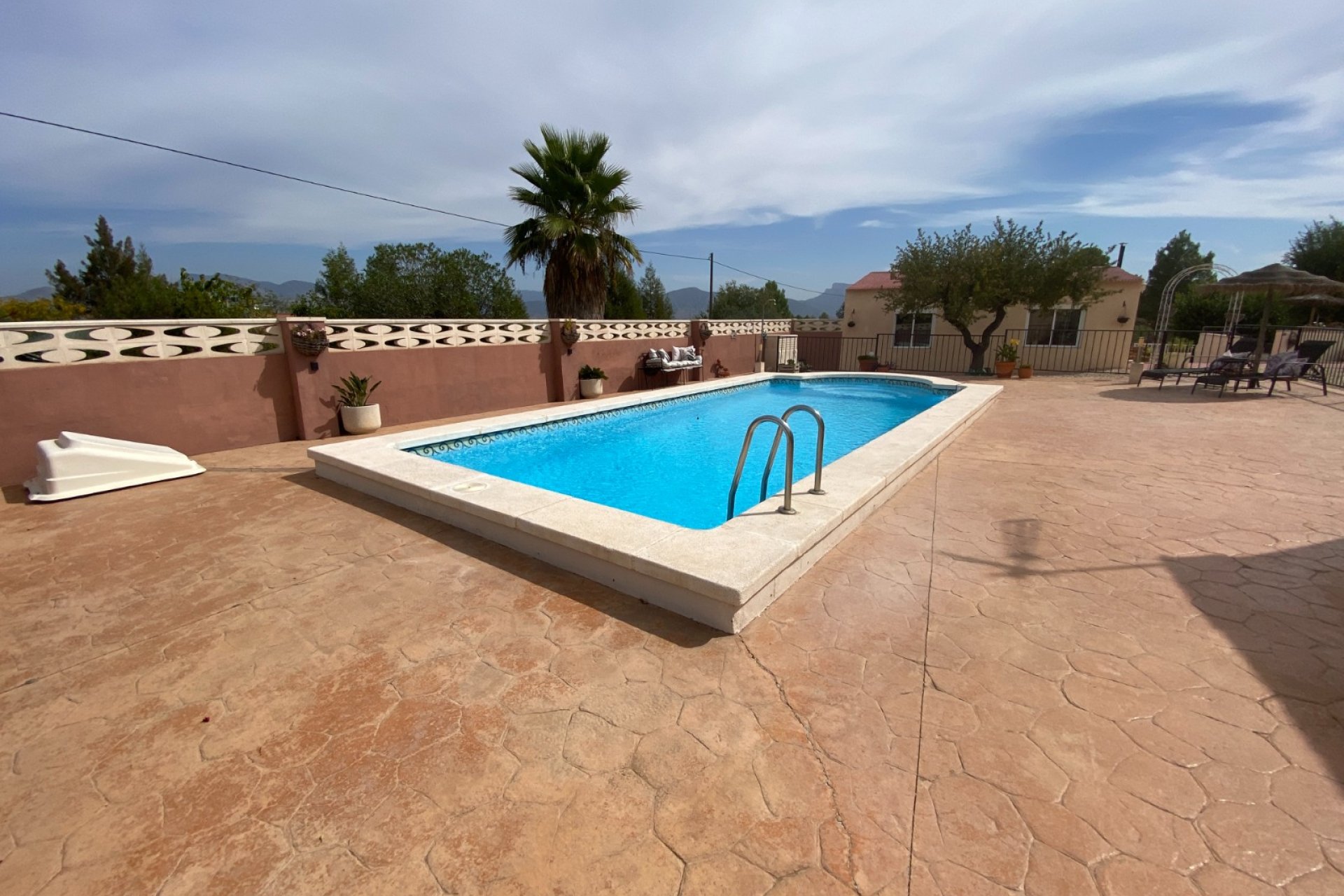 Resale - Villa -
Sax