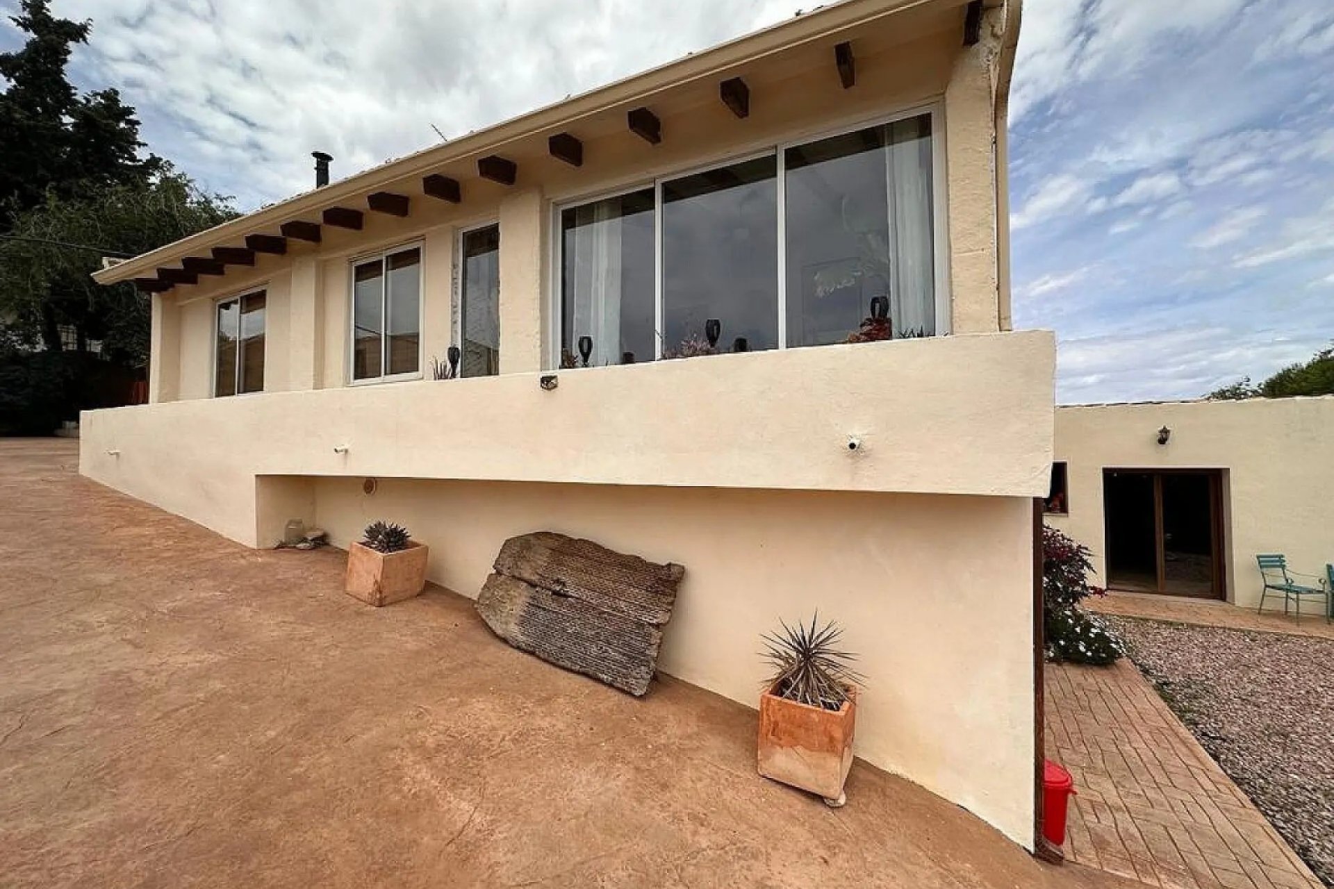 Resale - Villa -
Sax