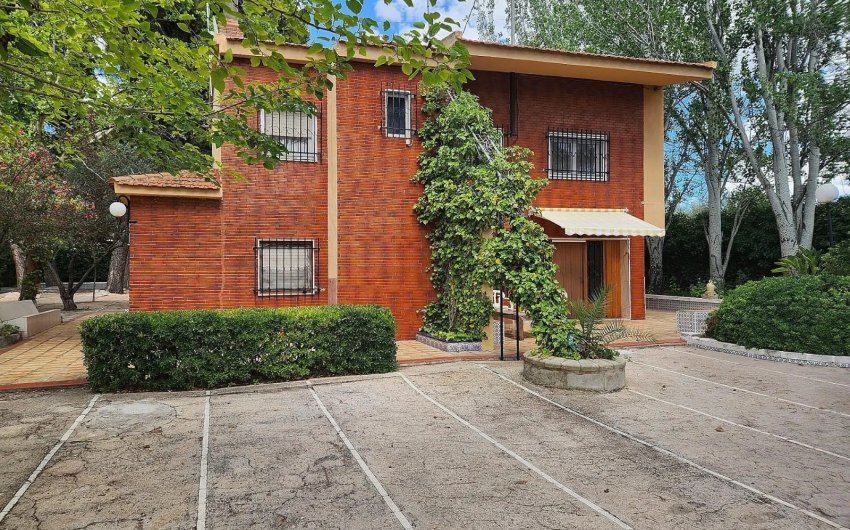 Resale - Villa -
Sax