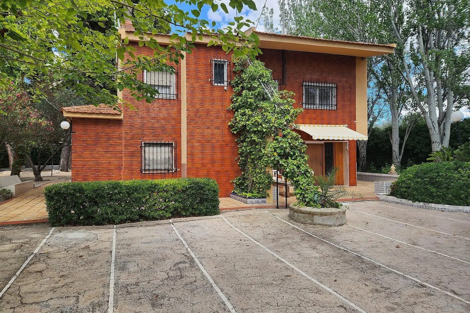 Resale - Villa -
Sax