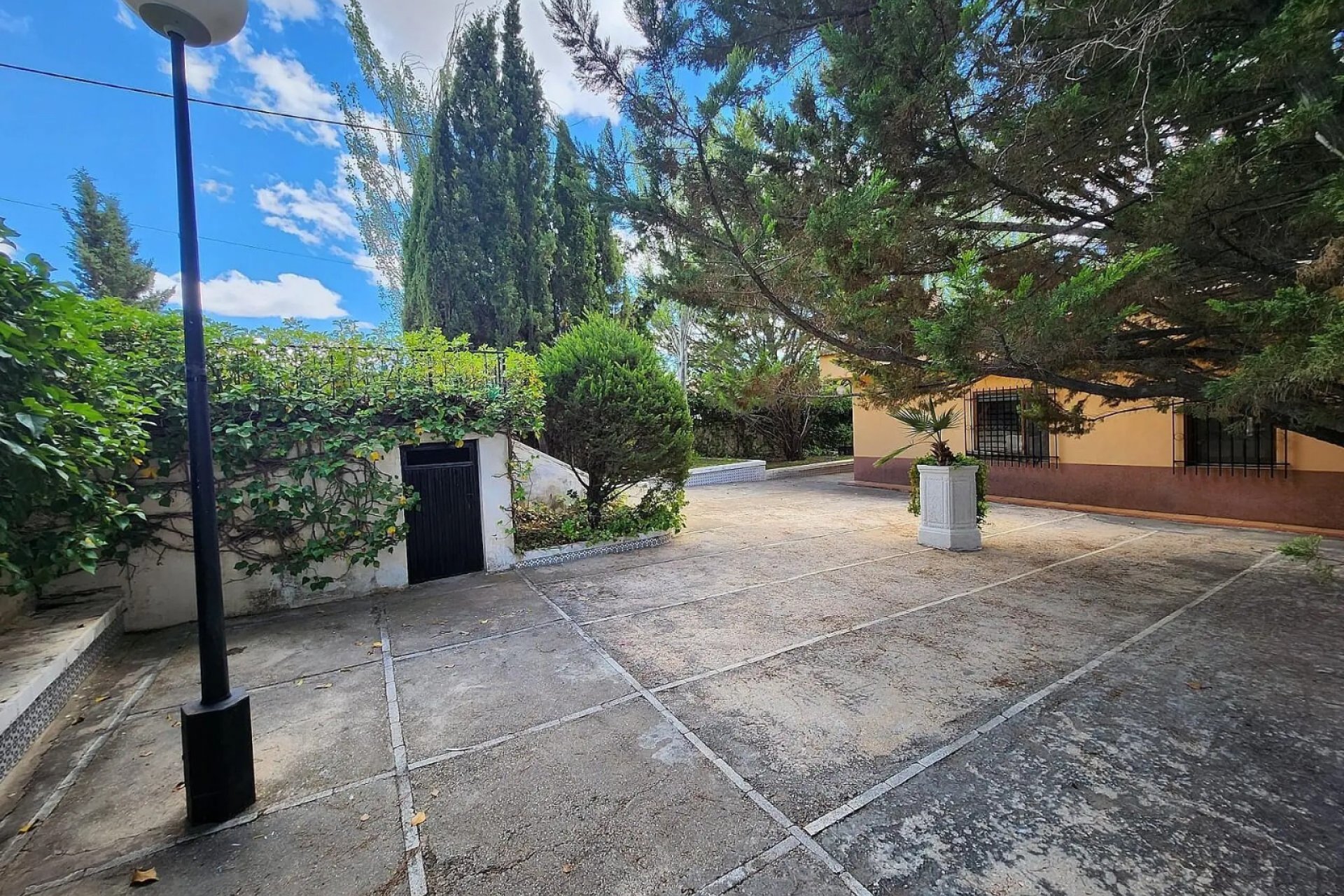 Resale - Villa -
Sax