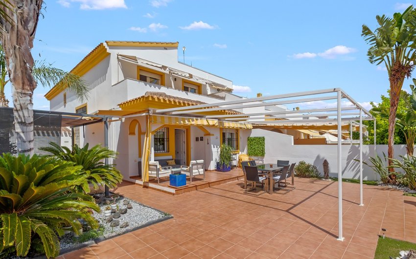 Resale - Villa -
Torre de la Horadada - Pueblo Latino