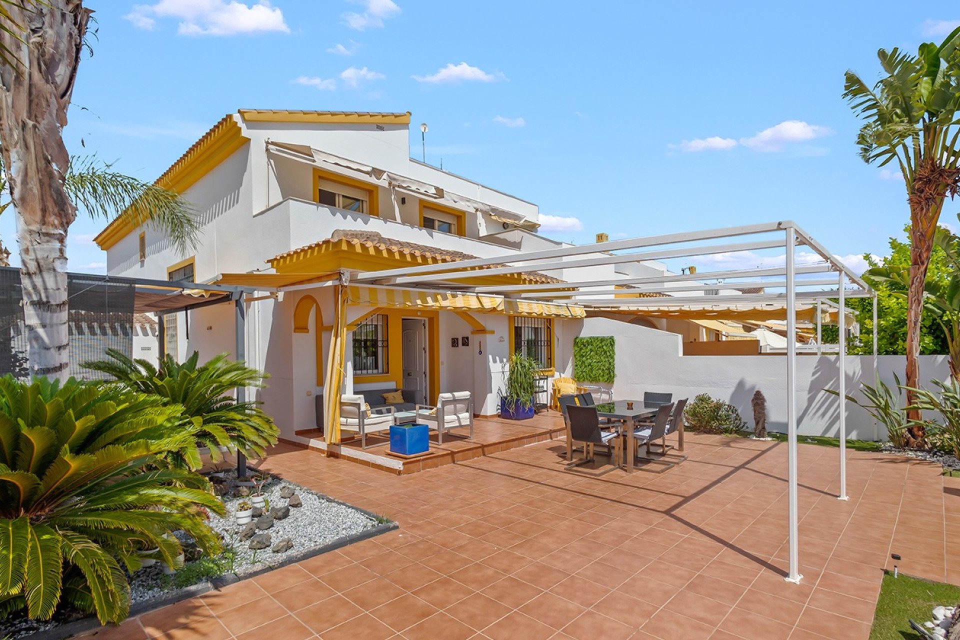 Resale - Villa -
Torre de la Horadada - Pueblo Latino