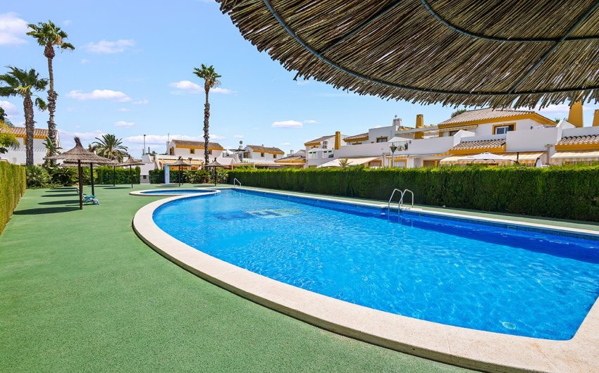 Resale - Villa -
Torre de la Horadada - Pueblo Latino