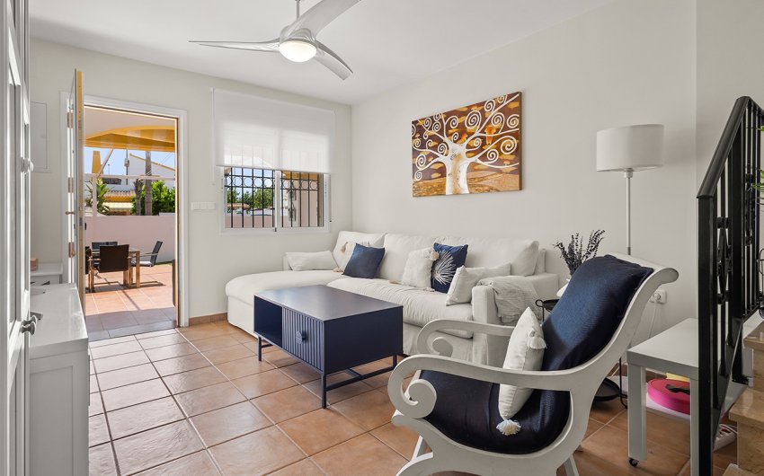 Resale - Villa -
Torre de la Horadada - Pueblo Latino