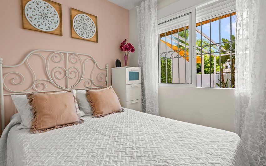 Resale - Villa -
Torre de la Horadada - Pueblo Latino