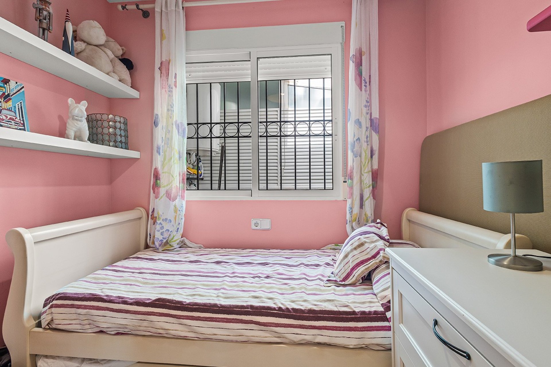 Resale - Villa -
Torre de la Horadada - Pueblo Latino