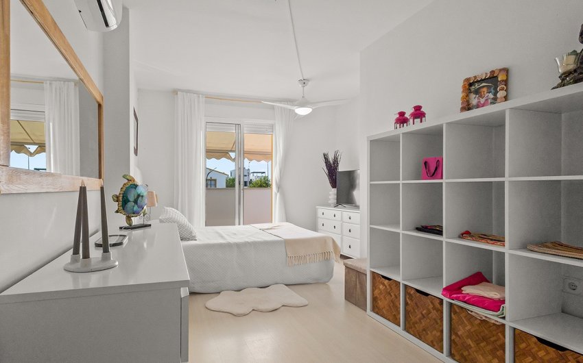 Resale - Villa -
Torre de la Horadada - Pueblo Latino