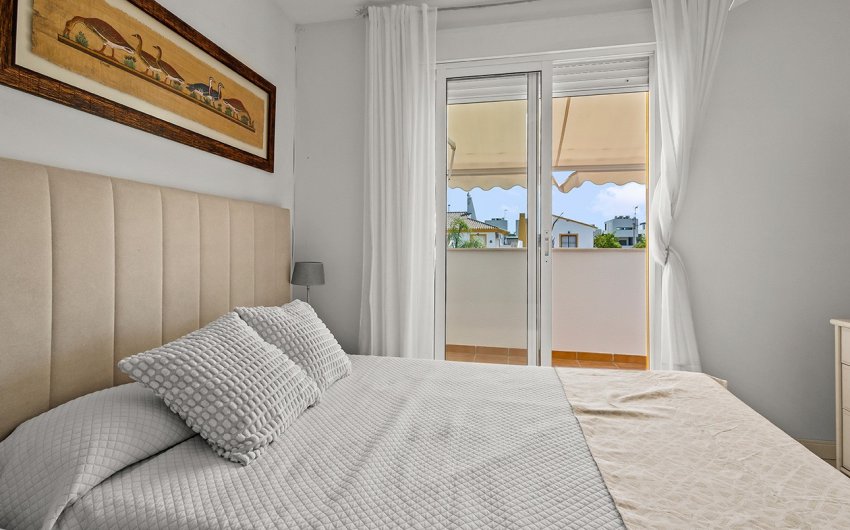 Resale - Villa -
Torre de la Horadada - Pueblo Latino