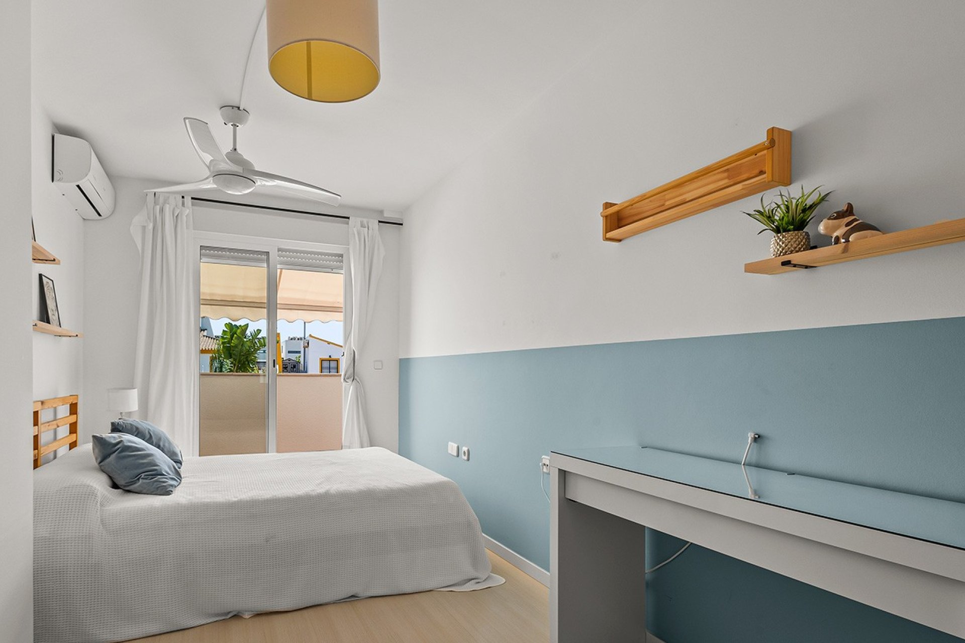 Resale - Villa -
Torre de la Horadada - Pueblo Latino