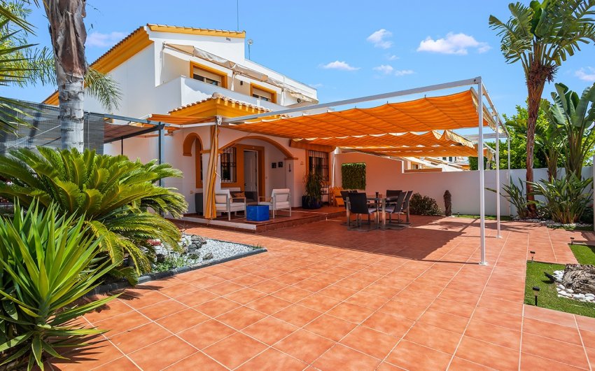 Resale - Villa -
Torre de la Horadada - Pueblo Latino