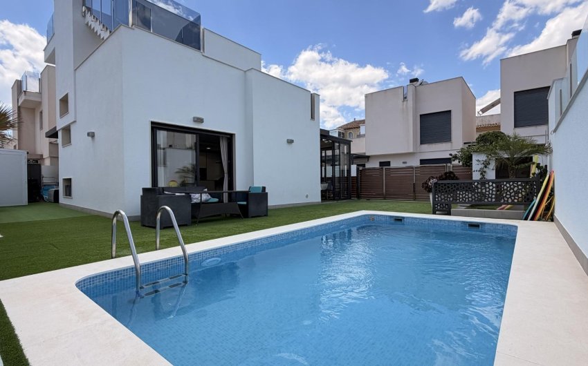 Resale - Villa -
Torrevieja - Aguas Nuevas