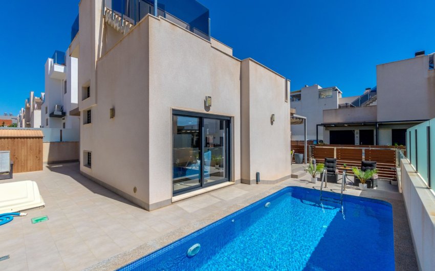 Resale - Villa -
Torrevieja - Aguas Nuevas