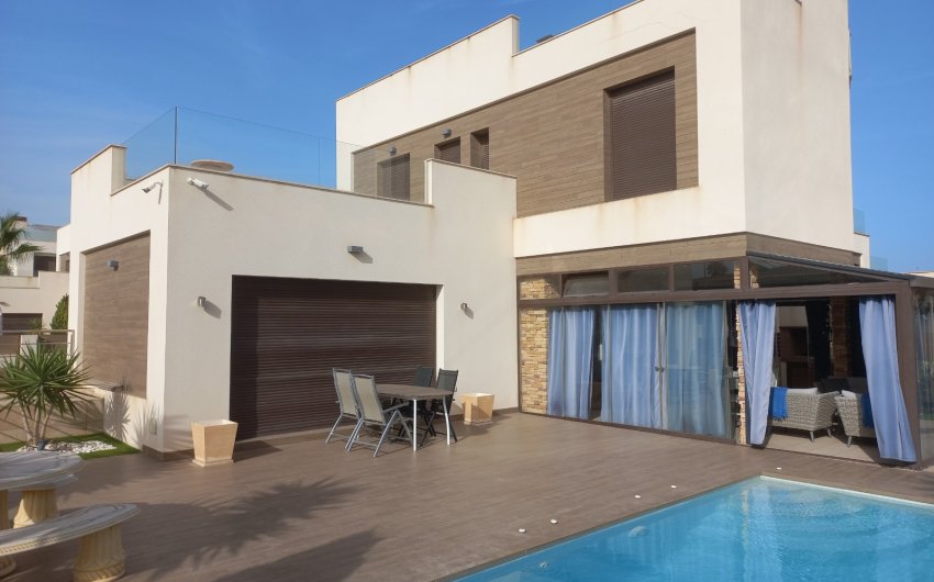 Resale - Villa -
Torrevieja - Aguas Nuevas