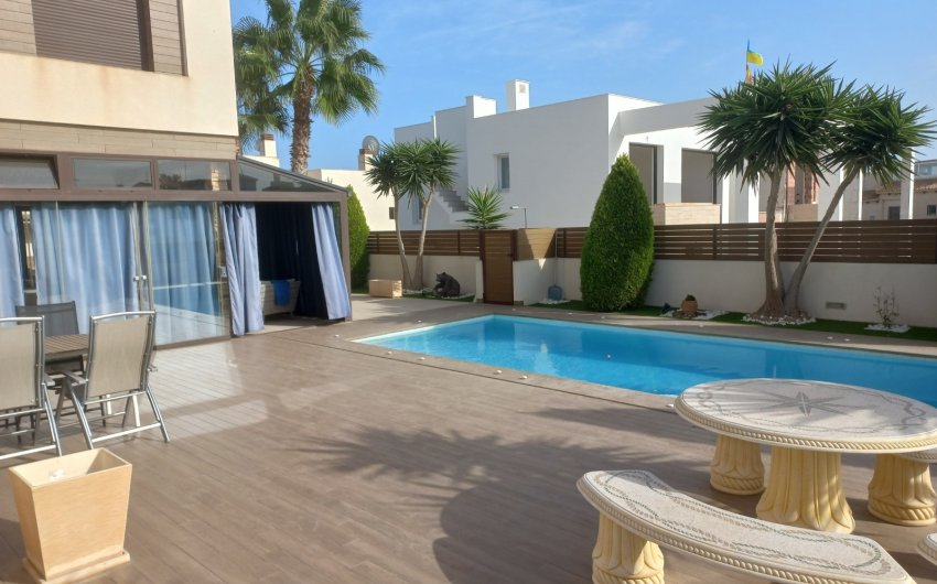 Resale - Villa -
Torrevieja - Aguas Nuevas