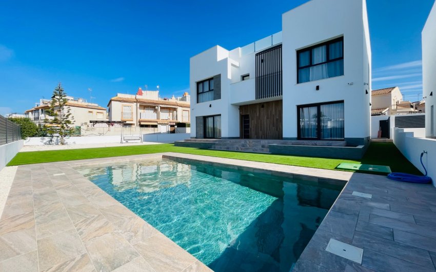 Resale - Villa -
Torrevieja - Aguas Nuevas