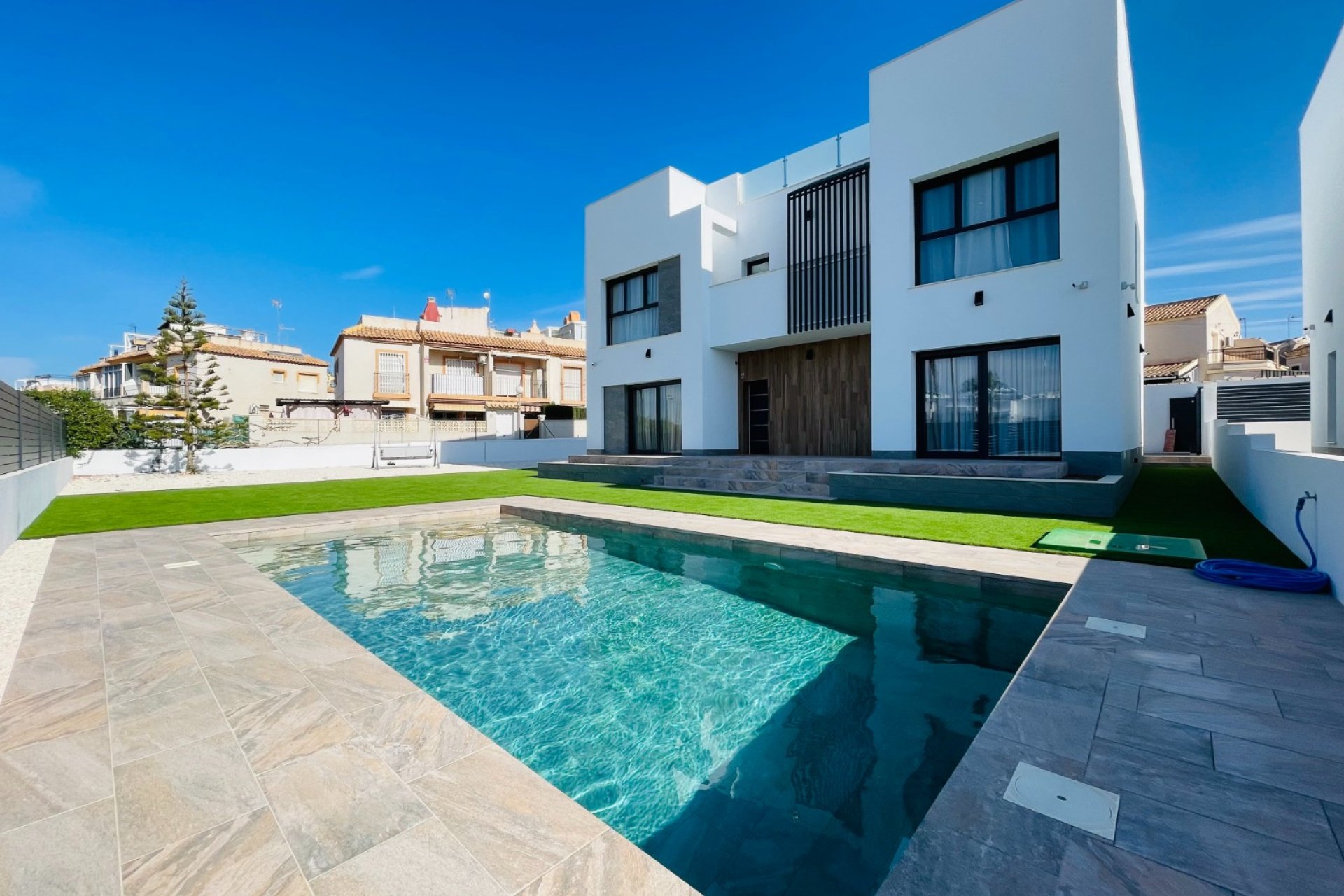 Resale - Villa -
Torrevieja - Aguas Nuevas