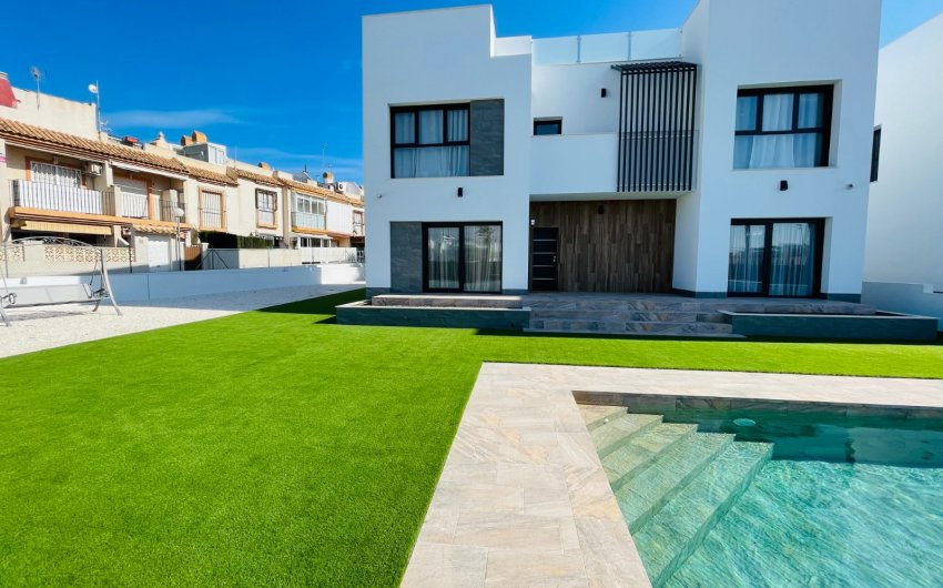 Resale - Villa -
Torrevieja - Aguas Nuevas