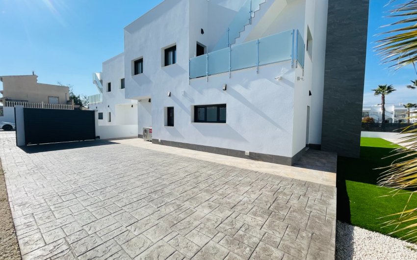 Resale - Villa -
Torrevieja - Aguas Nuevas