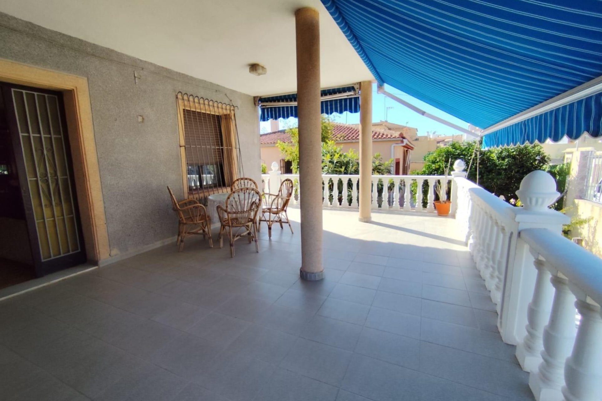 Resale - Villa -
Torrevieja - Center