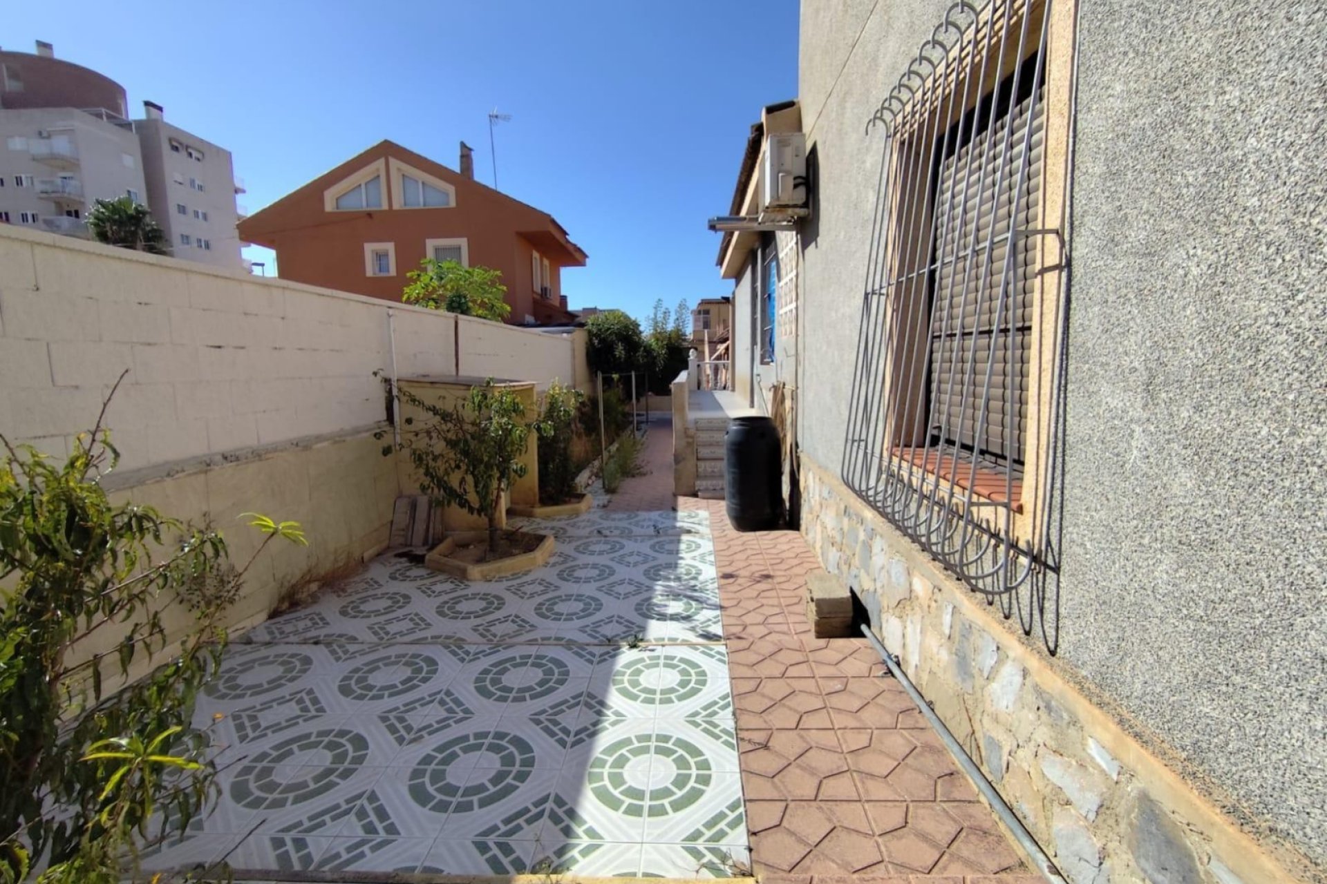 Resale - Villa -
Torrevieja - Center