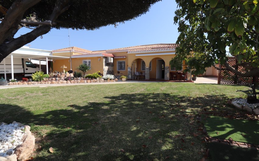 Resale - Villa -
Torrevieja - Chaparral