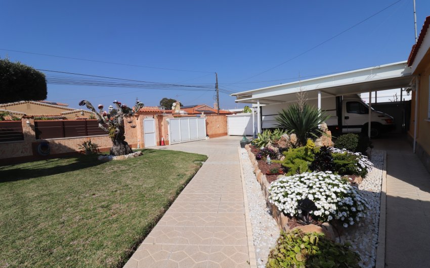 Resale - Villa -
Torrevieja - Chaparral