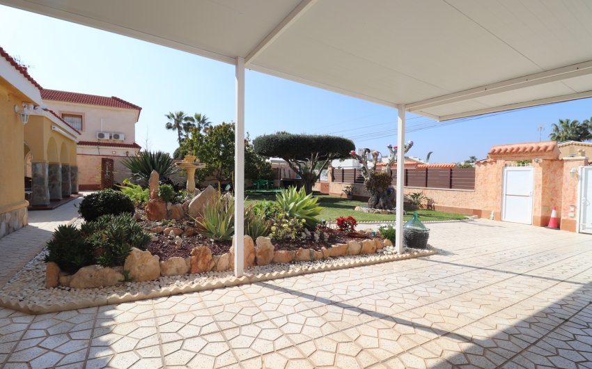 Resale - Villa -
Torrevieja - Chaparral