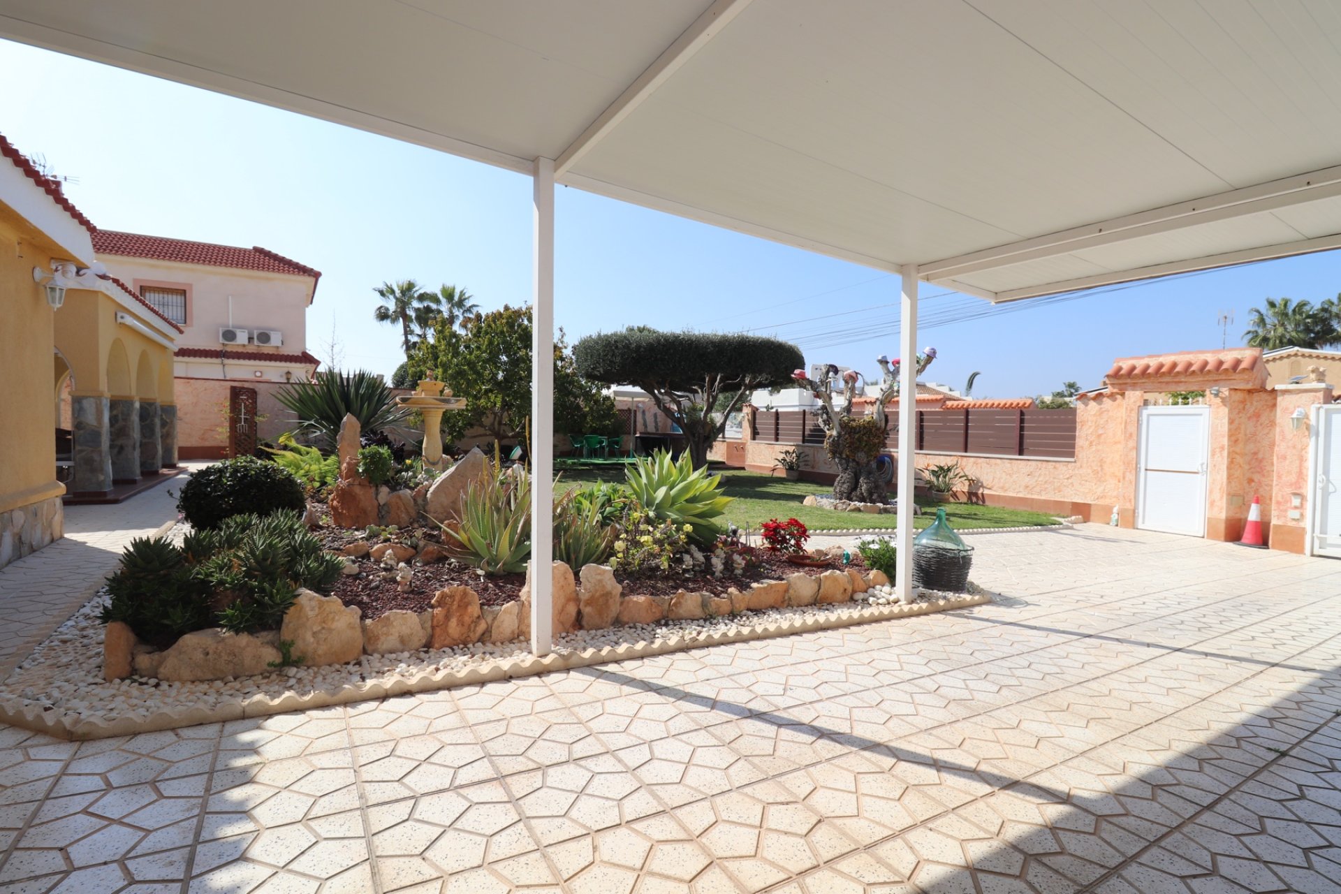 Resale - Villa -
Torrevieja - Chaparral