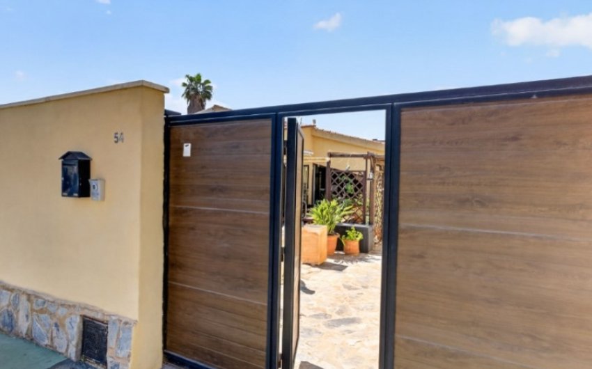 Resale - Villa -
Torrevieja - Costa Blanca