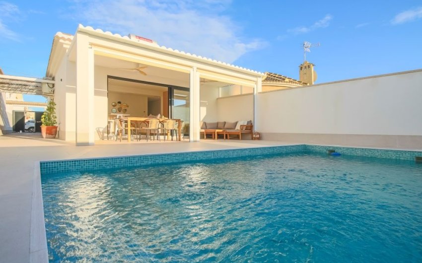 Resale - Villa -
Torrevieja - Costa Blanca