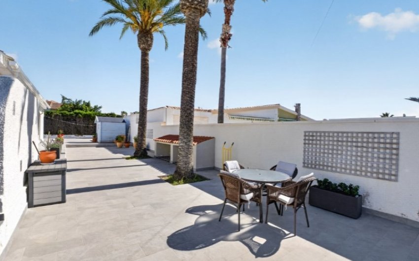Resale - Villa -
Torrevieja - Costa Blanca