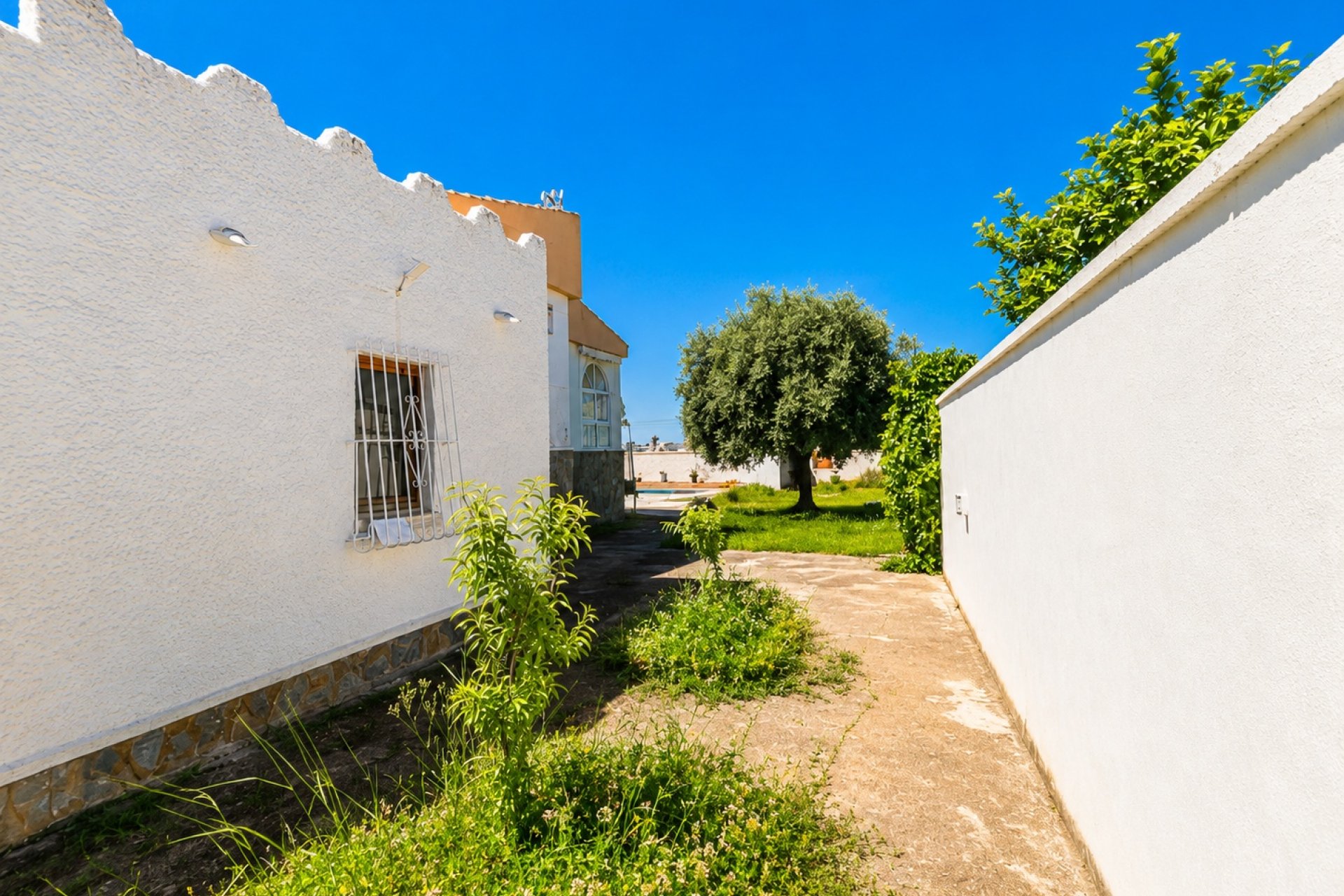 Resale - Villa -
Torrevieja - Costa Blanca