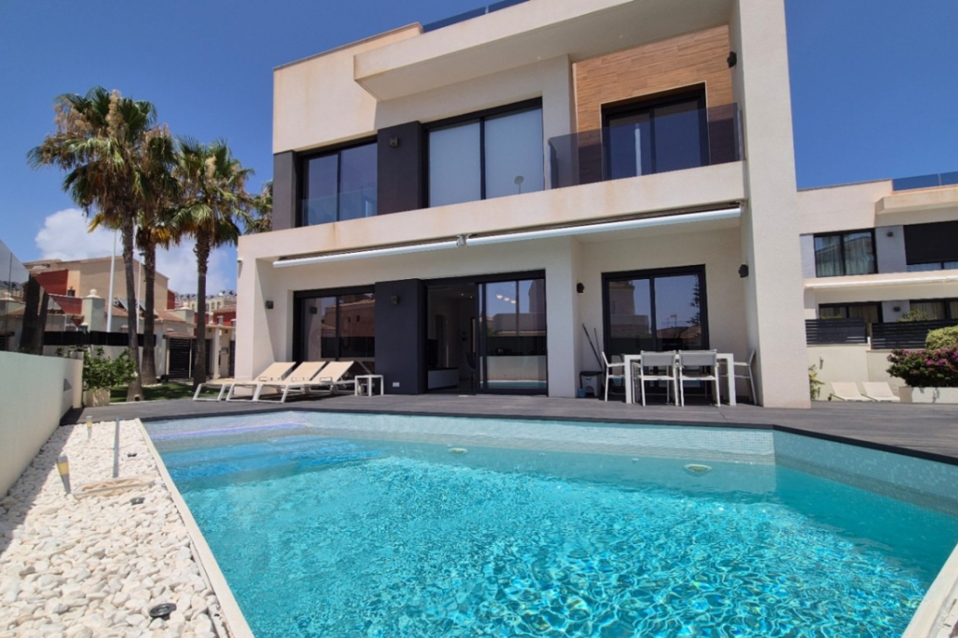 Resale - Villa -
Torrevieja - Costa Blanca