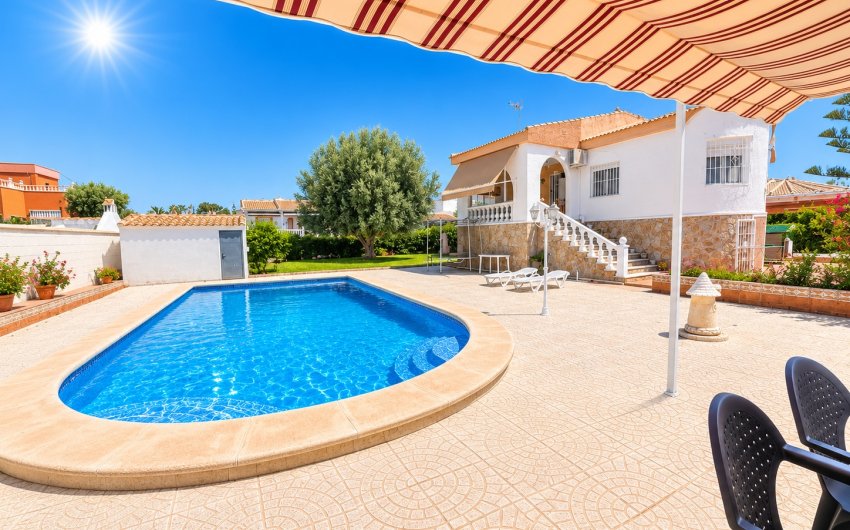 Resale - Villa -
Torrevieja - Costa Blanca