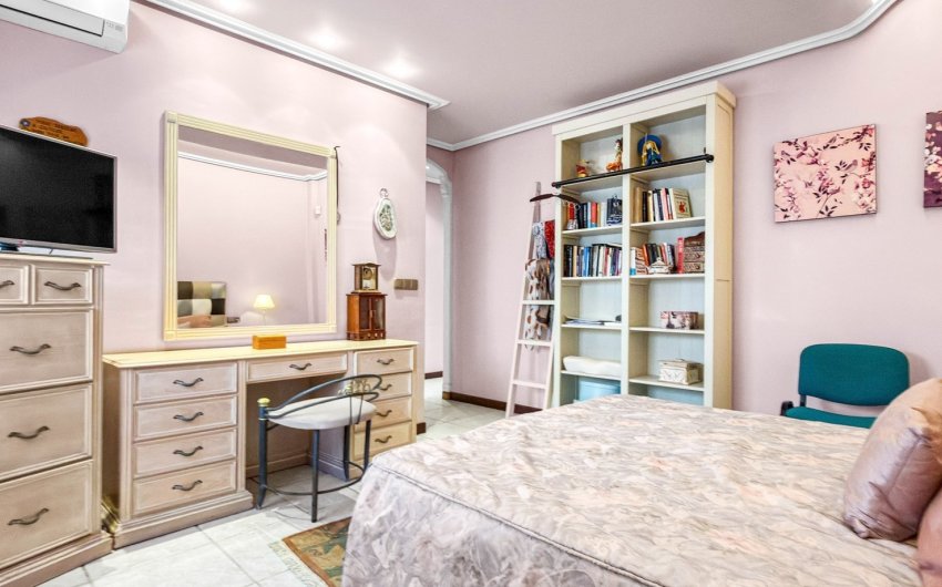 Resale - Villa -
Torrevieja - Costa Blanca