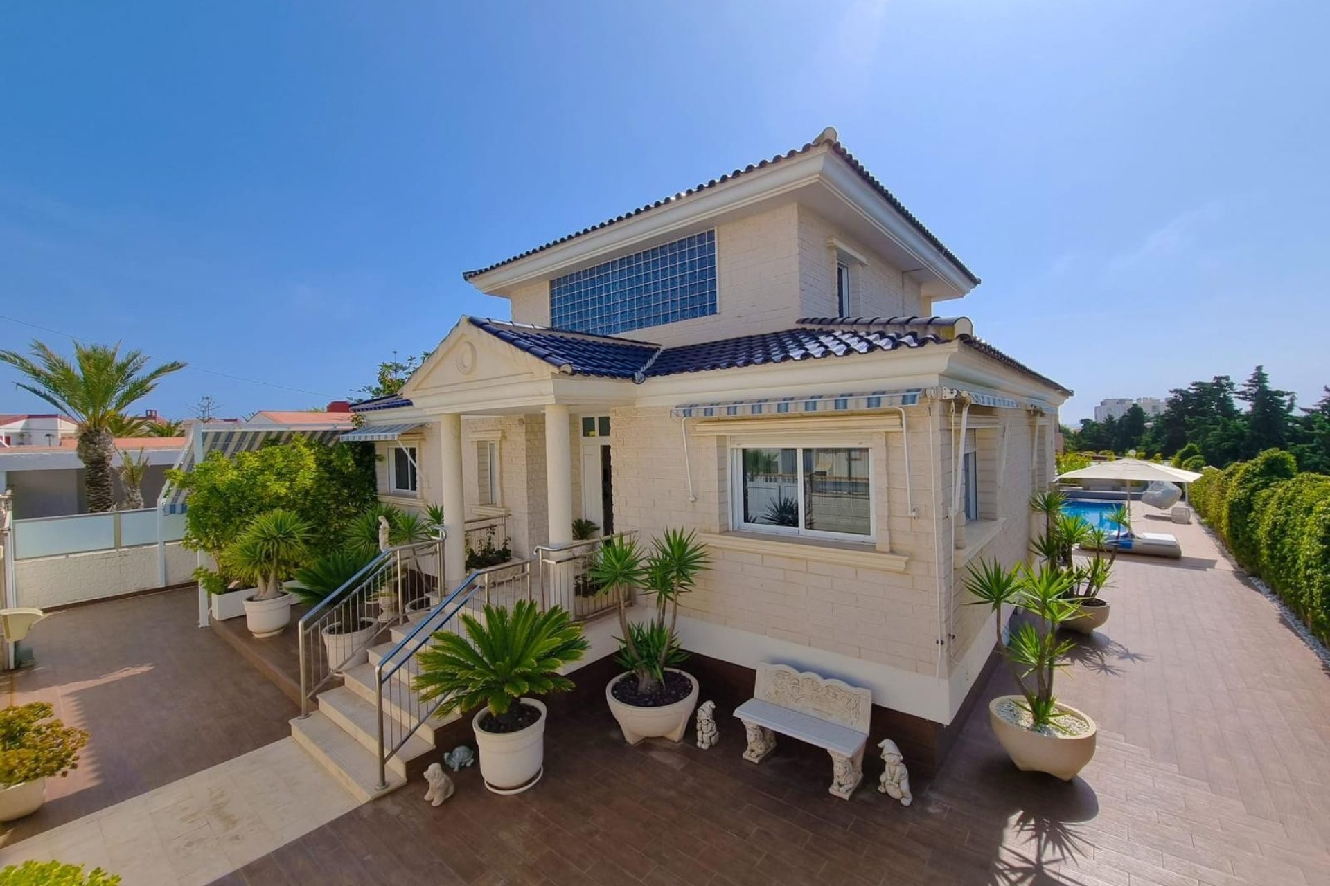 Resale - Villa -
Torrevieja - Costa Blanca