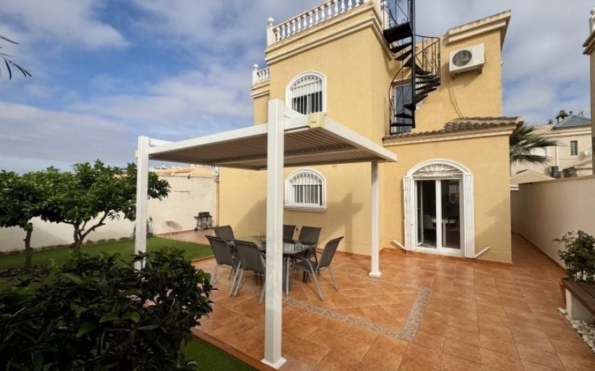 Resale - Villa -
Torrevieja - Costa Blanca