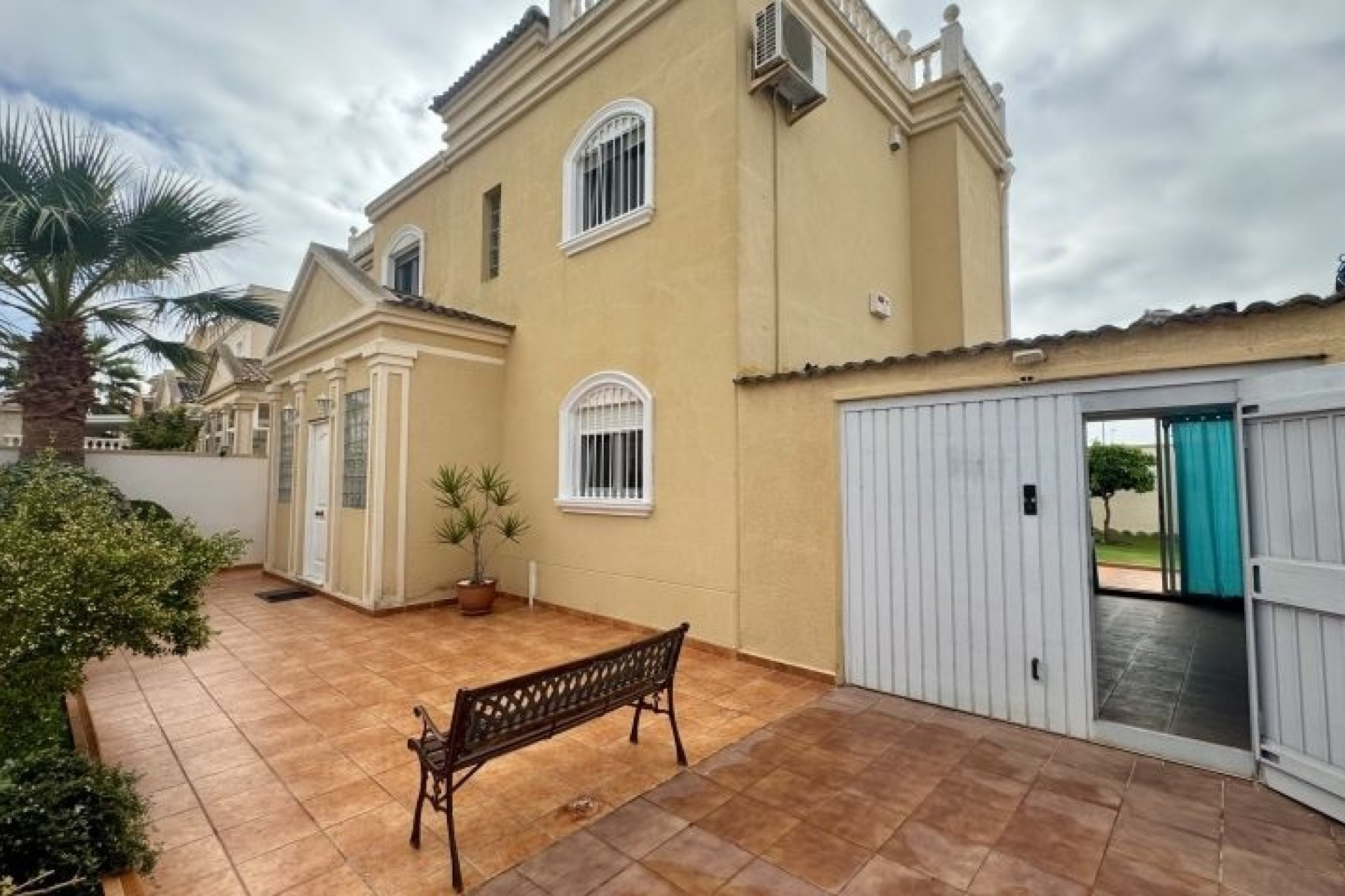 Resale - Villa -
Torrevieja - Costa Blanca